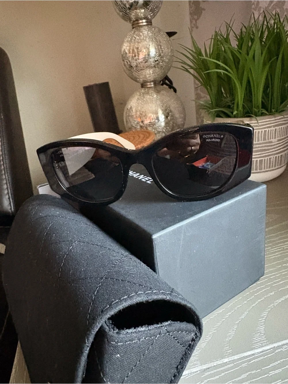 CHANEL Black Cat-Eye Sunglasses with Polarized Sunglasses